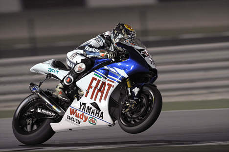 Debutanterne stjal billedet i 1. afdeling af MotoGP verdensmesterskabet. Især Jorge Lorenzo, som på sin Fiat Yamaha scorede 2.pladsen efter den regerende verdensmester, Casey Stoner, der vandt løbet.